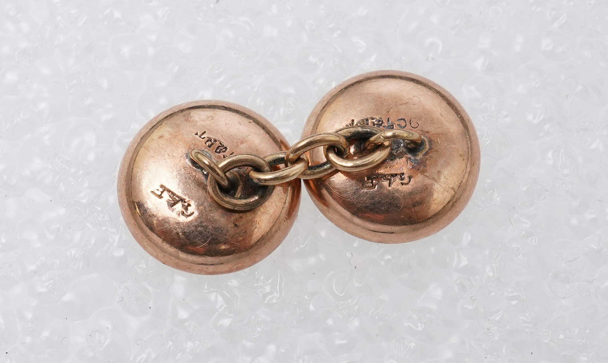 A set of 9ct gentleman's dress set cufflinks and button, retailed by Tessier